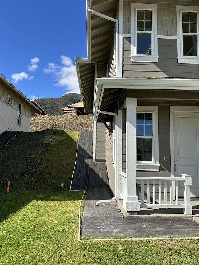 property entrance featuring a yard