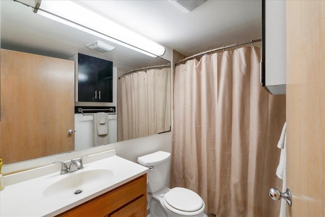 80 Waiaka Ln Unit 37-103, Wailuku, HI 96793 - full bath with vanity and a shower with curtain