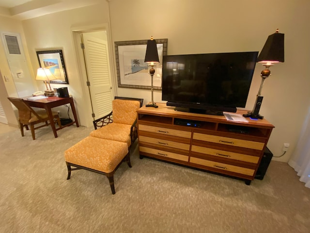 sitting room with carpet floors