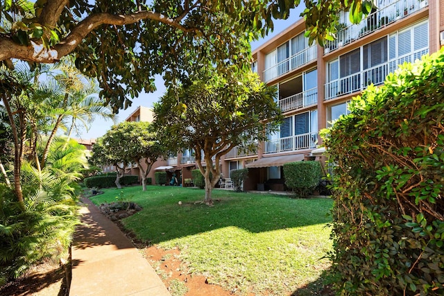 3660 Lower Honoapiilani Rd Unit 306, Lahaina, HI 96761 - view of property's community with a lawn