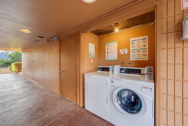 3660 Lower Honoapiilani Rd Unit 306, Lahaina, HI 96761 - shared laundry featuring washer and clothes dryer