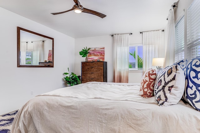 bedroom with ceiling fan