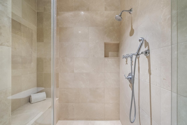 bathroom featuring tiled shower