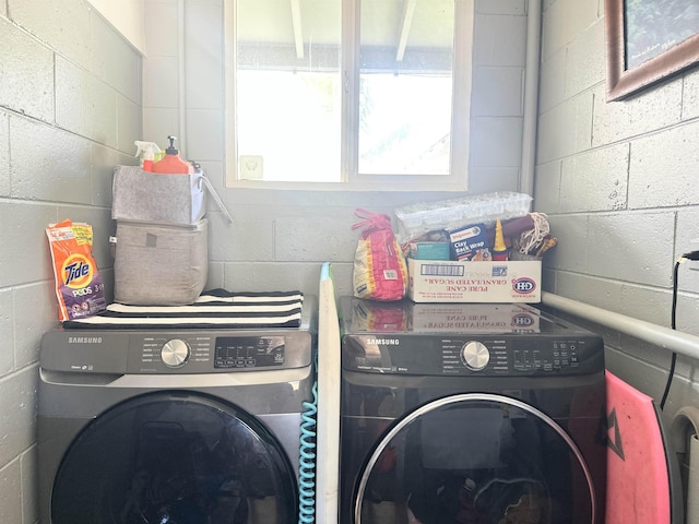550 Kailana St, Wailuku, HI 96793 - laundry room with washing machine and clothes dryer and concrete block wall