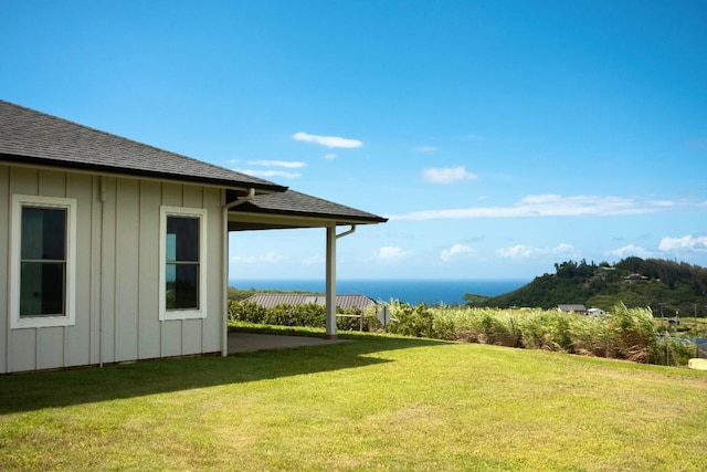 view of yard featuring a water view