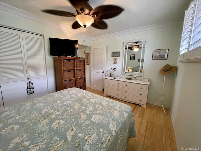 7146 Kamehameha V Hwy Unit 207C, Kaunakakai, HI 96748 - bedroom with crown molding, light wood finished floors, ceiling fan, and a closet