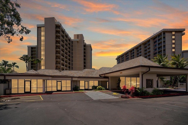 4327 Lower Honoapiilani Rd Unit 802, Lahaina, HI 96761 - property at dusk featuring uncovered parking