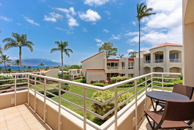 balcony featuring a mountain view