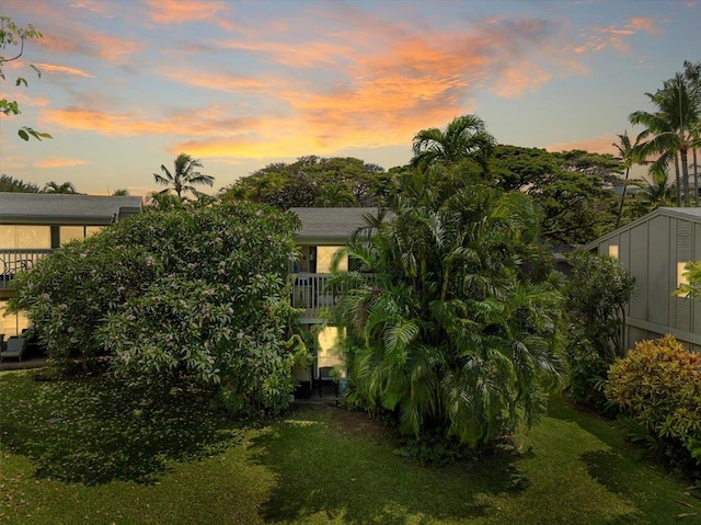 4435 Lower Honoapiilani Rd Unit 142, Lahaina, HI 96761 - view of grassy yard