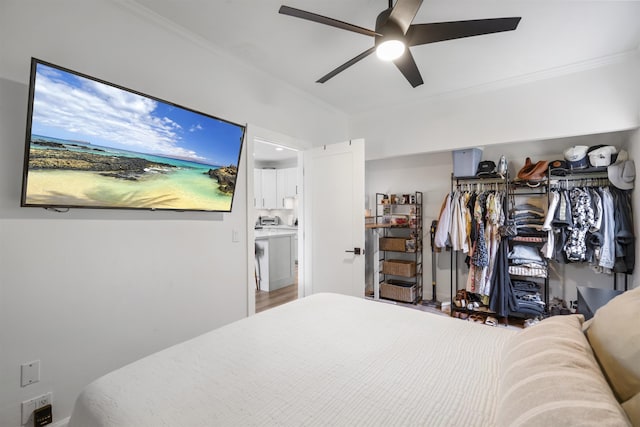4435 Lower Honoapiilani Rd Unit 142, Lahaina, HI 96761 - bedroom featuring crown molding and a ceiling fan