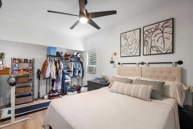 4435 Lower Honoapiilani Rd Unit 142, Lahaina, HI 96761 - bedroom with wood finished floors, ornamental molding, and ceiling fan