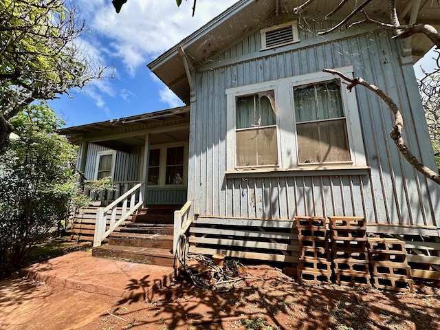 view of front of property with covered porch