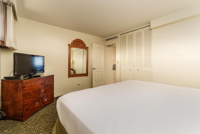 bedroom featuring a closet