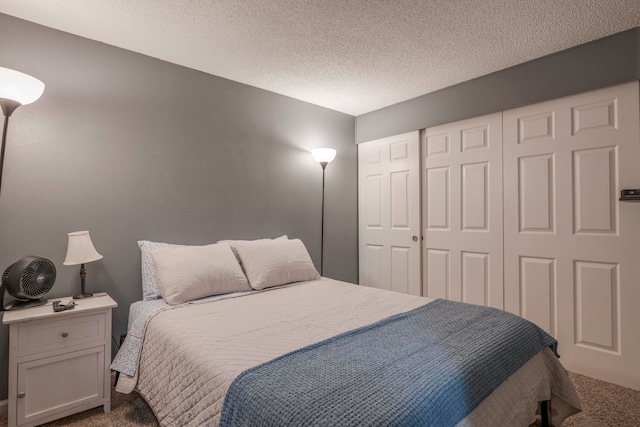 bedroom featuring carpet and a textured ceiling