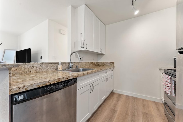 kitchen featuring white cabinetry, appliances with stainless steel finishes, a sink, and light wood finished floors