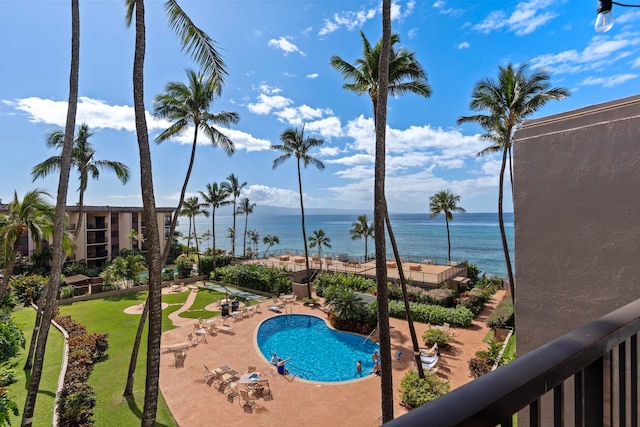 view of swimming pool featuring a water view