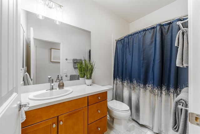 full bathroom featuring tile patterned floors, toilet, vanity, and a shower with curtain