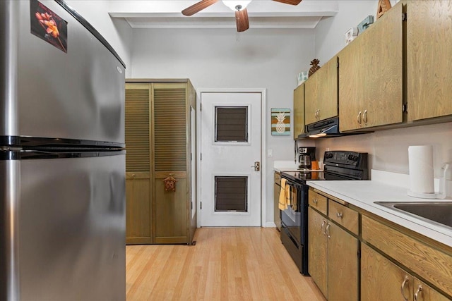 kitchen with ceiling fan, stainless steel fridge, light hardwood / wood-style floors, and black range with electric cooktop