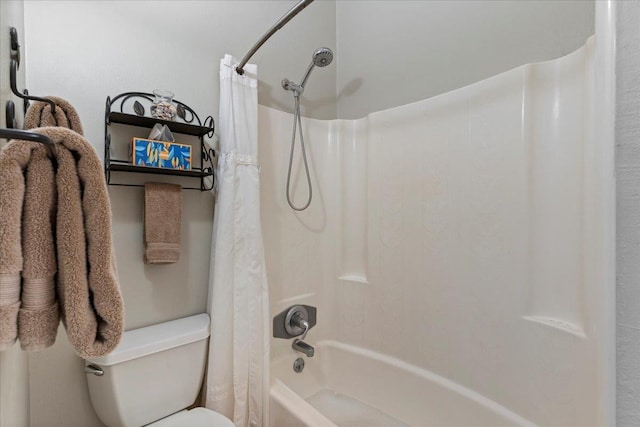 bathroom featuring toilet and shower / bath combo with shower curtain