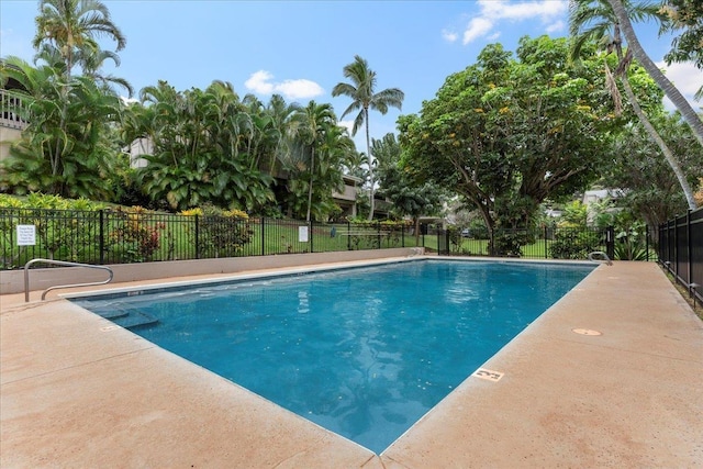 view of swimming pool