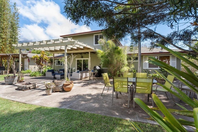 exterior space with stucco siding, an outdoor living space with a fire pit, outdoor dining area, a pergola, and a patio area