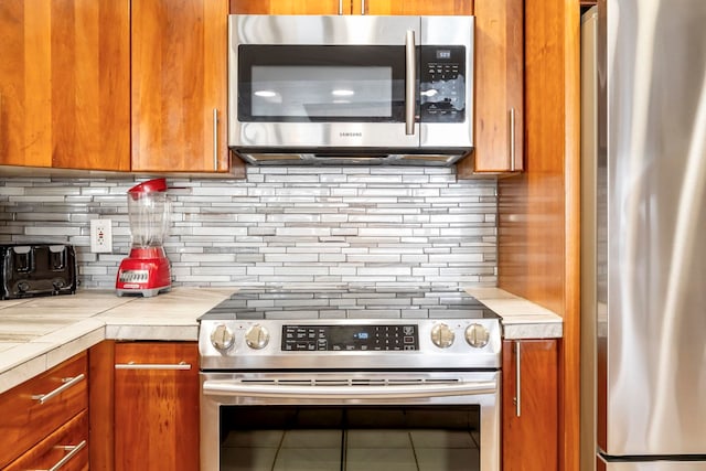 kitchen featuring decorative backsplash and appliances with stainless steel finishes