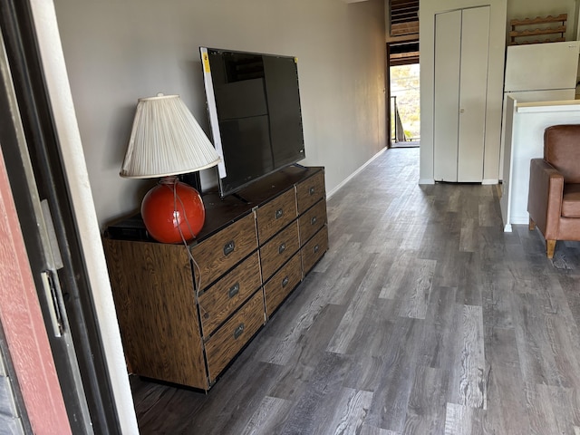 1000 Kam V Hwy Unit 320B, Kaunakakai, HI 96748 - living area featuring baseboards and dark wood finished floors