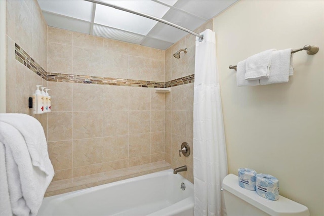 3445 Lower Honoapiilani Rd Unit 204, Lahaina, HI 96761 - full bath featuring shower / bath combo with shower curtain and toilet