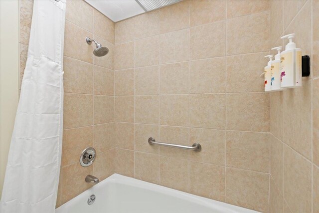 3445 Lower Honoapiilani Rd Unit 204, Lahaina, HI 96761 - full bath with shower / bath combination with curtain