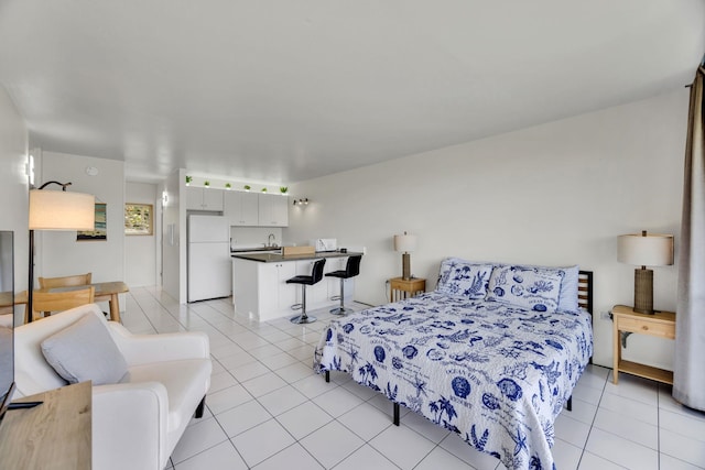 120 Hui Rd F E16, Lahaina, HI 96761 - bedroom with freestanding refrigerator, light tile patterned floors, and a sink