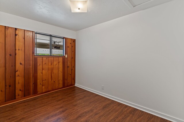 spare room featuring dark wood-type flooring