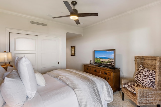 bedroom with crown molding, a closet, and ceiling fan