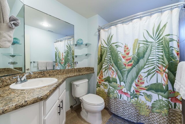 bathroom featuring shower / tub combo with curtain