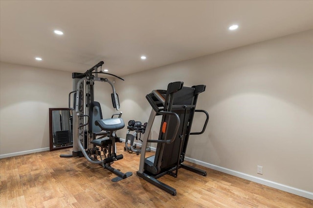 exercise area with light hardwood / wood-style flooring