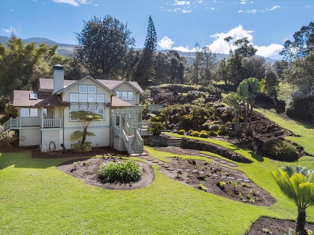 view of yard with a mountain view