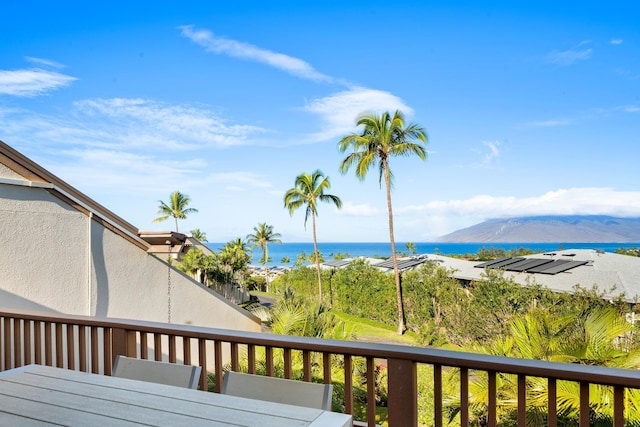 water view with a mountain view