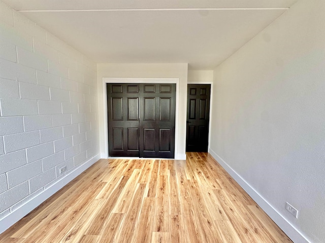 111 Kahului Beach Rd Unit D-321, Kahului, HI 96732 - unfurnished bedroom featuring light wood-style floors, baseboards, and a closet