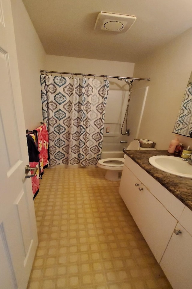 full bathroom featuring vanity, toilet, and shower / tub combo with curtain