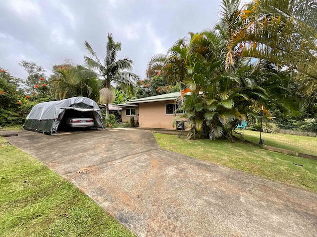 single story home with a front yard