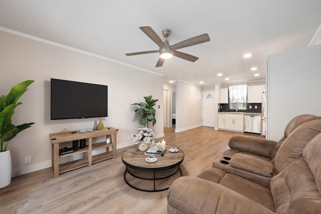 living room with crown molding, light wood-type flooring, and ceiling fan