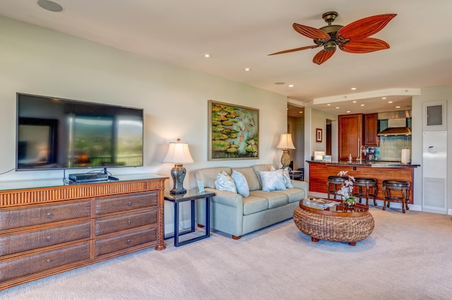 carpeted living room featuring ceiling fan