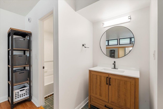 495 Liholiho St Unit 203, Wailuku, HI 96793 - bathroom featuring vanity, a tub, and baseboards