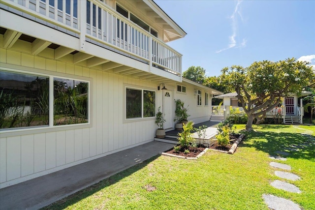 2825 Kauhale St, Kihei, HI 96753 - view of grassy yard featuring a balcony