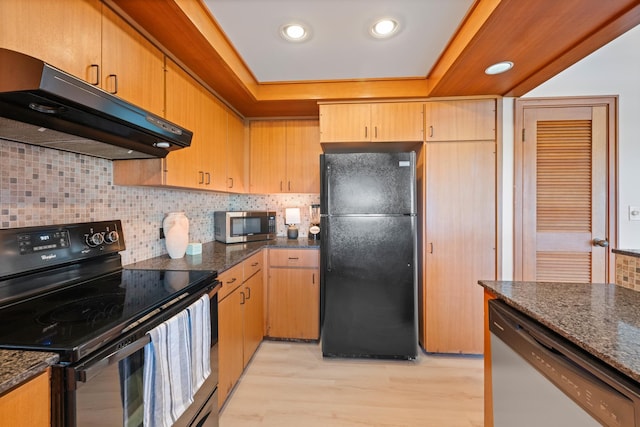 kitchen featuring black appliances, recessed lighting, under cabinet range hood, and light wood-style floors