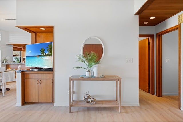 interior space with light wood-type flooring, recessed lighting, and baseboards