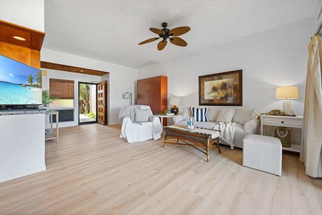living area with light wood-type flooring and a ceiling fan