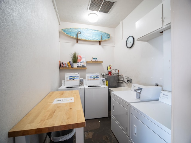 washroom featuring washing machine and clothes dryer