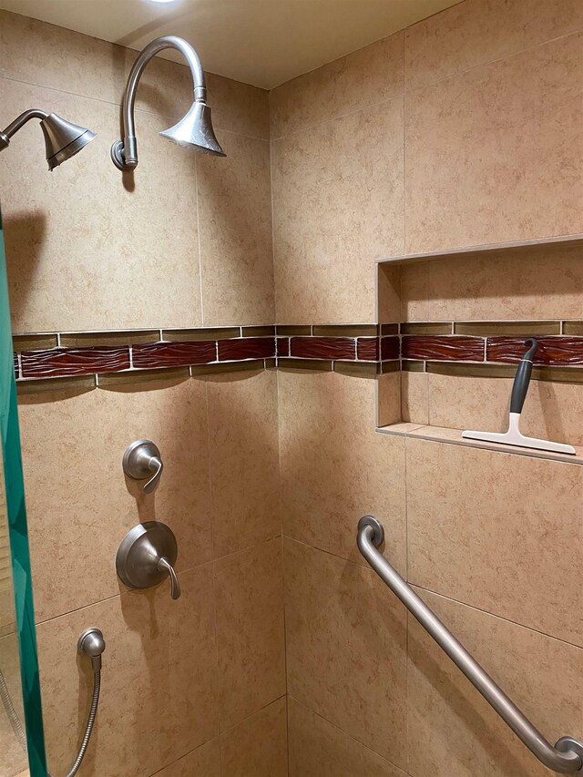 details featuring a tile shower