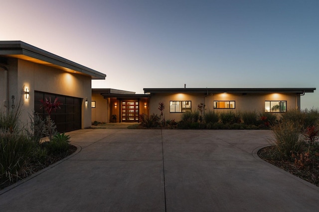 view of front facade featuring a garage