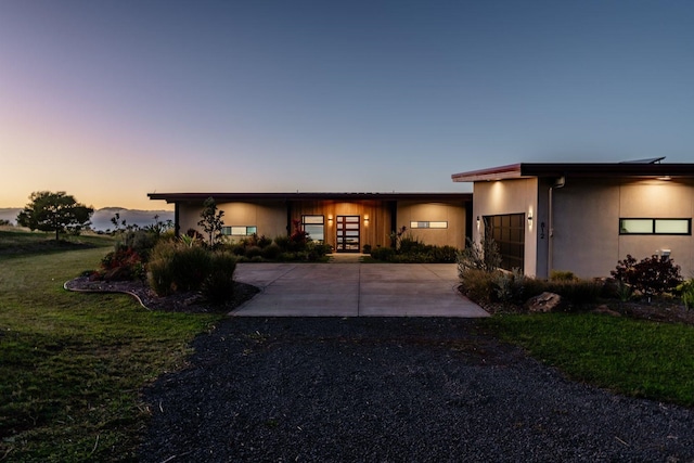 view of front of home featuring a yard